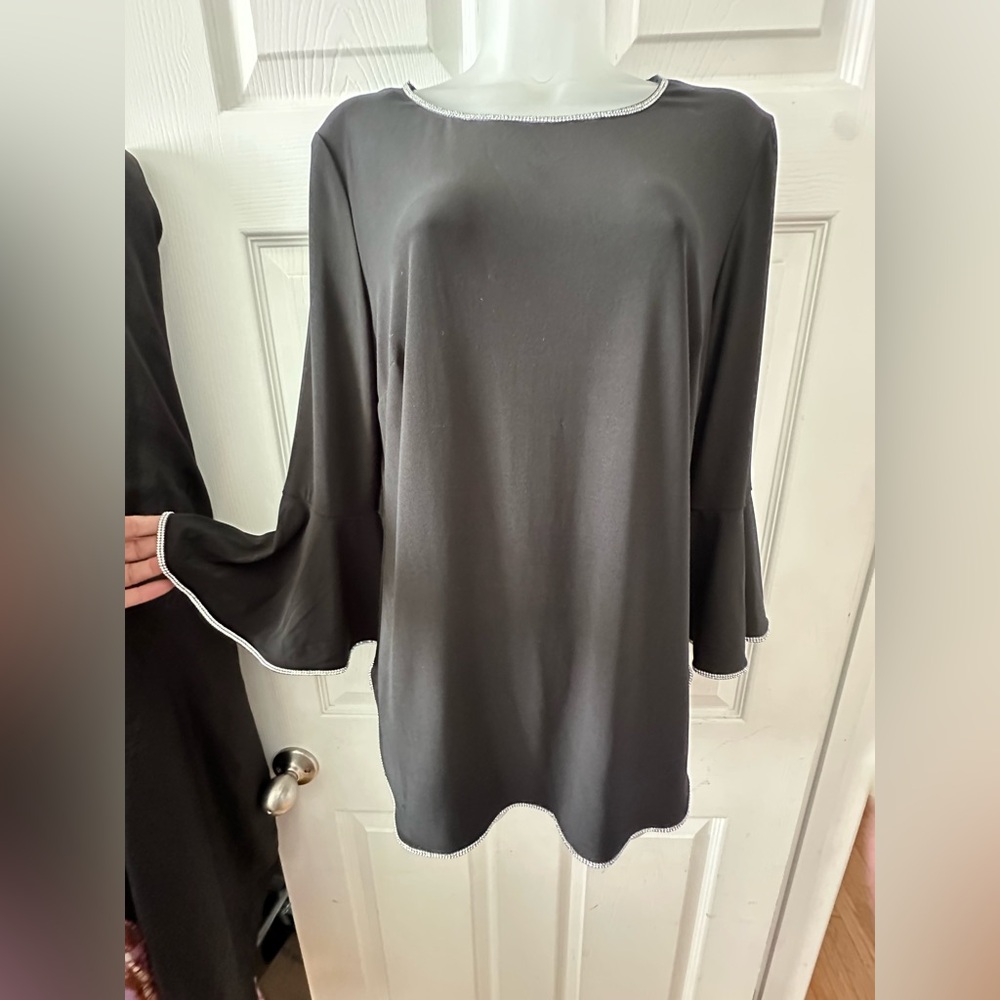 Gorgeous Frank Lyman Design Black Top with Flared Rhinestone Edged Sleeves Sz 10 - Picture 3 of 11